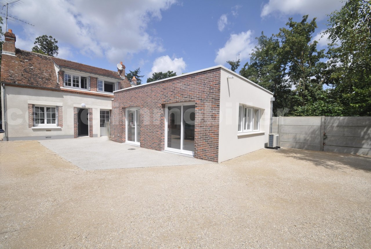 Maison 4 Pièce(s) SAINT-PRYVE-SAINT-MESMIN