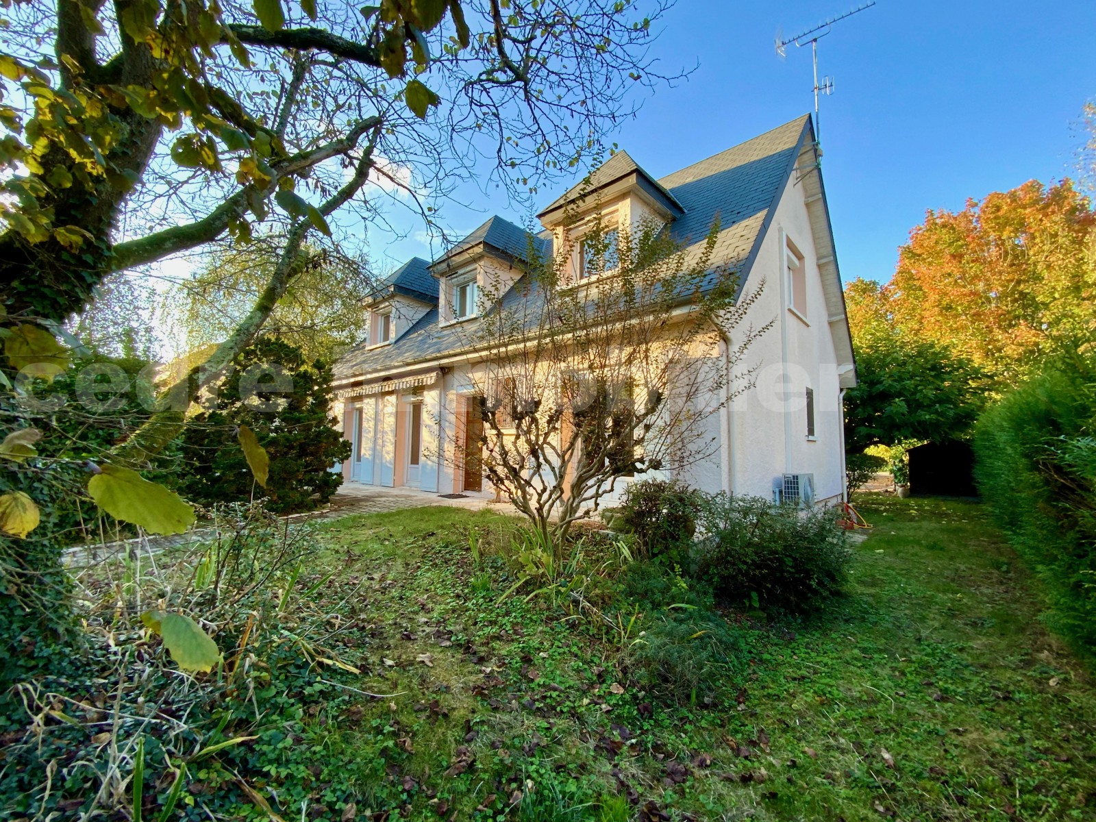 Maison 6 Pièce(s) SAINT-PRYVE-SAINT-MESMIN