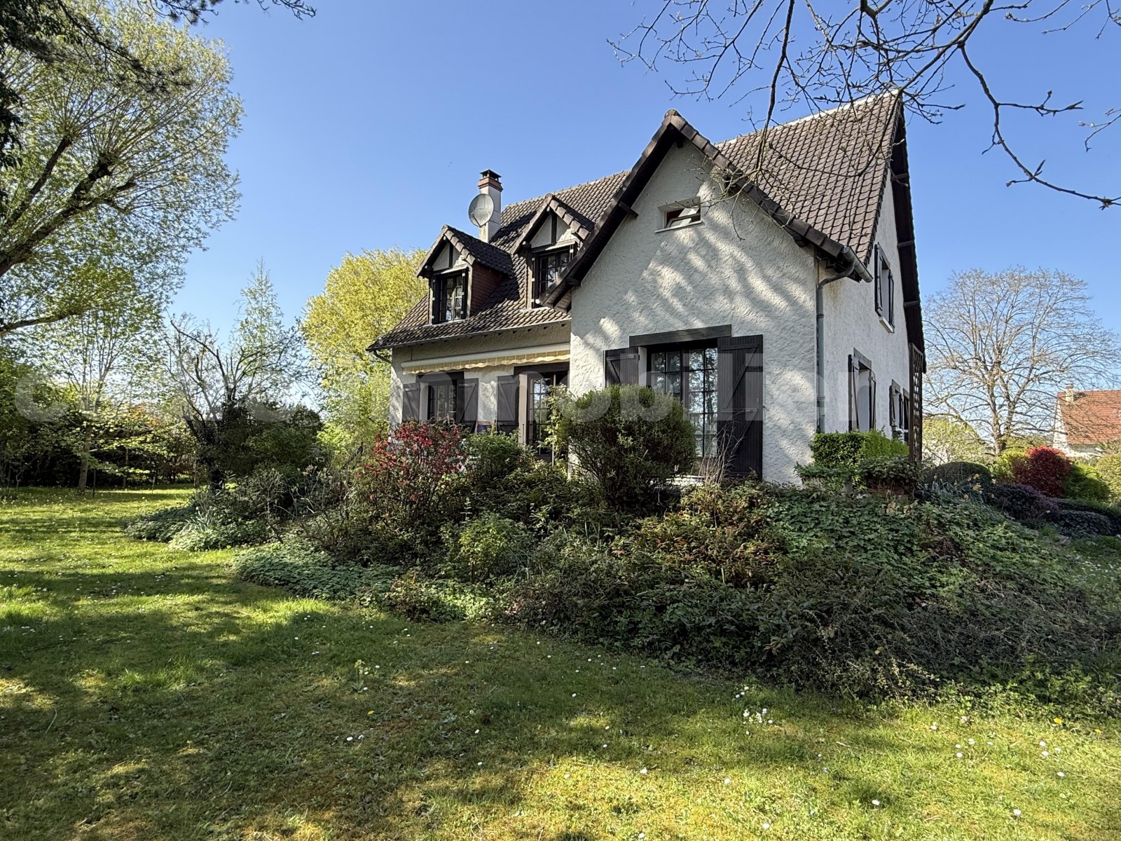 Maison 7 Pièce(s) SAINT-PRYVE-SAINT-MESMIN