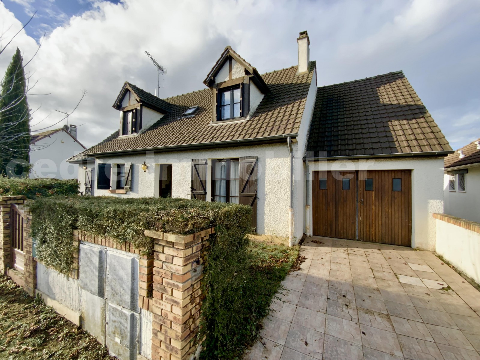 Maison 5 Pièce(s) SAINT-PRYVE-SAINT-MESMIN